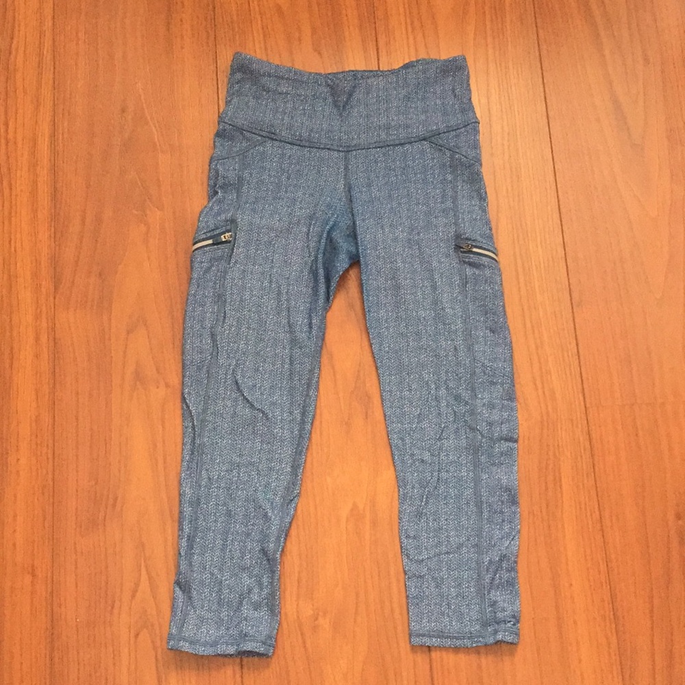 Athleta blue denim jean color Capri leggings XS